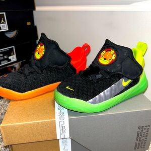 Toddler shoes size 8c